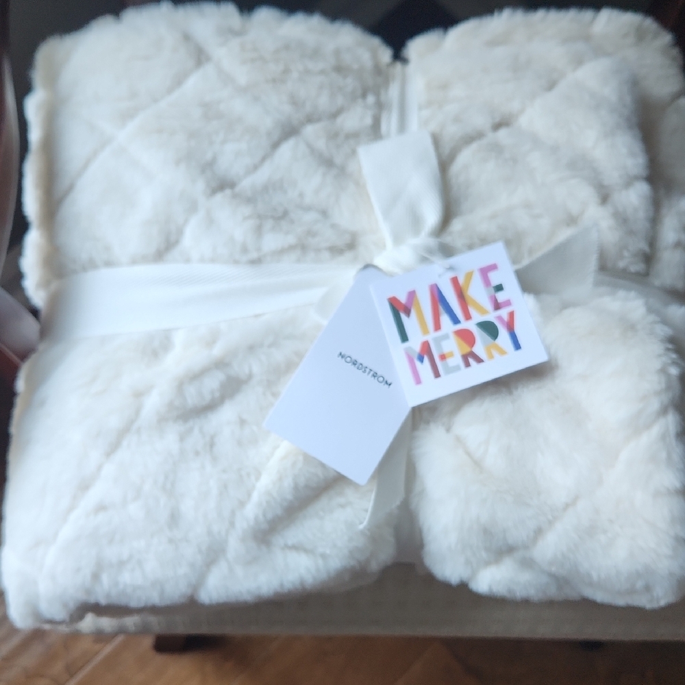 Nordstrom Plush Throw Blanket Faux Fur 50"x60" NWT